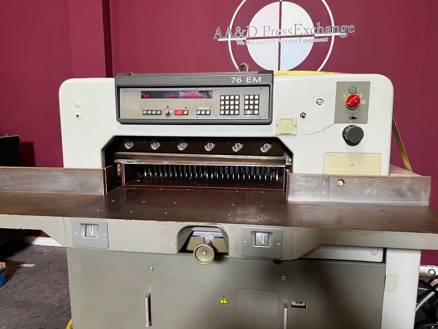 Plockmatic 76em paper cutter