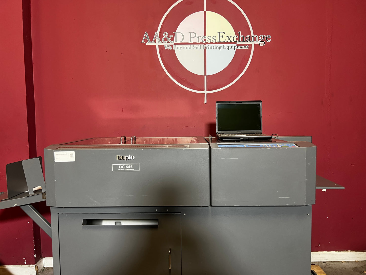 Used Duplo DC-645 Slitter Cutter Creaser close-up of slitting and cutting units – AA&D PressExchange