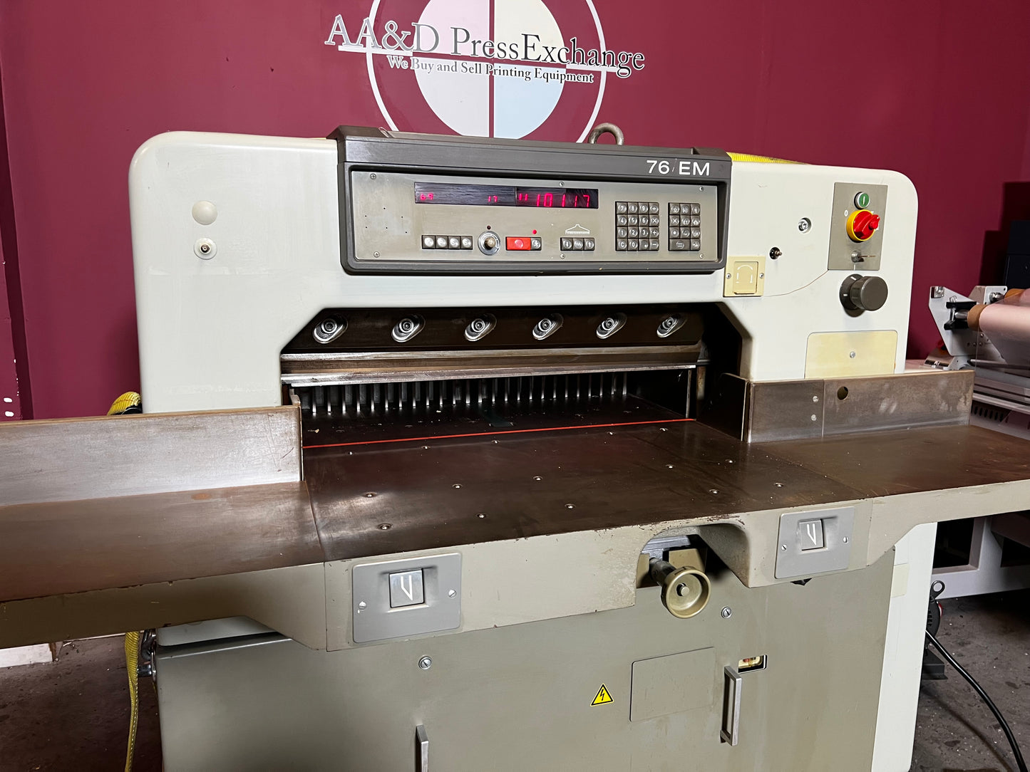 Plockmatic 76em paper cutter
