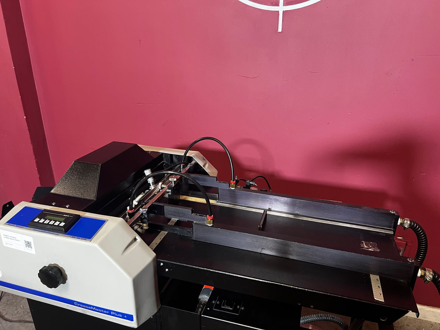 Used Graphic Whizard Creasemaster Plus creasing and perforation unit side angle – AA&D PressExchange