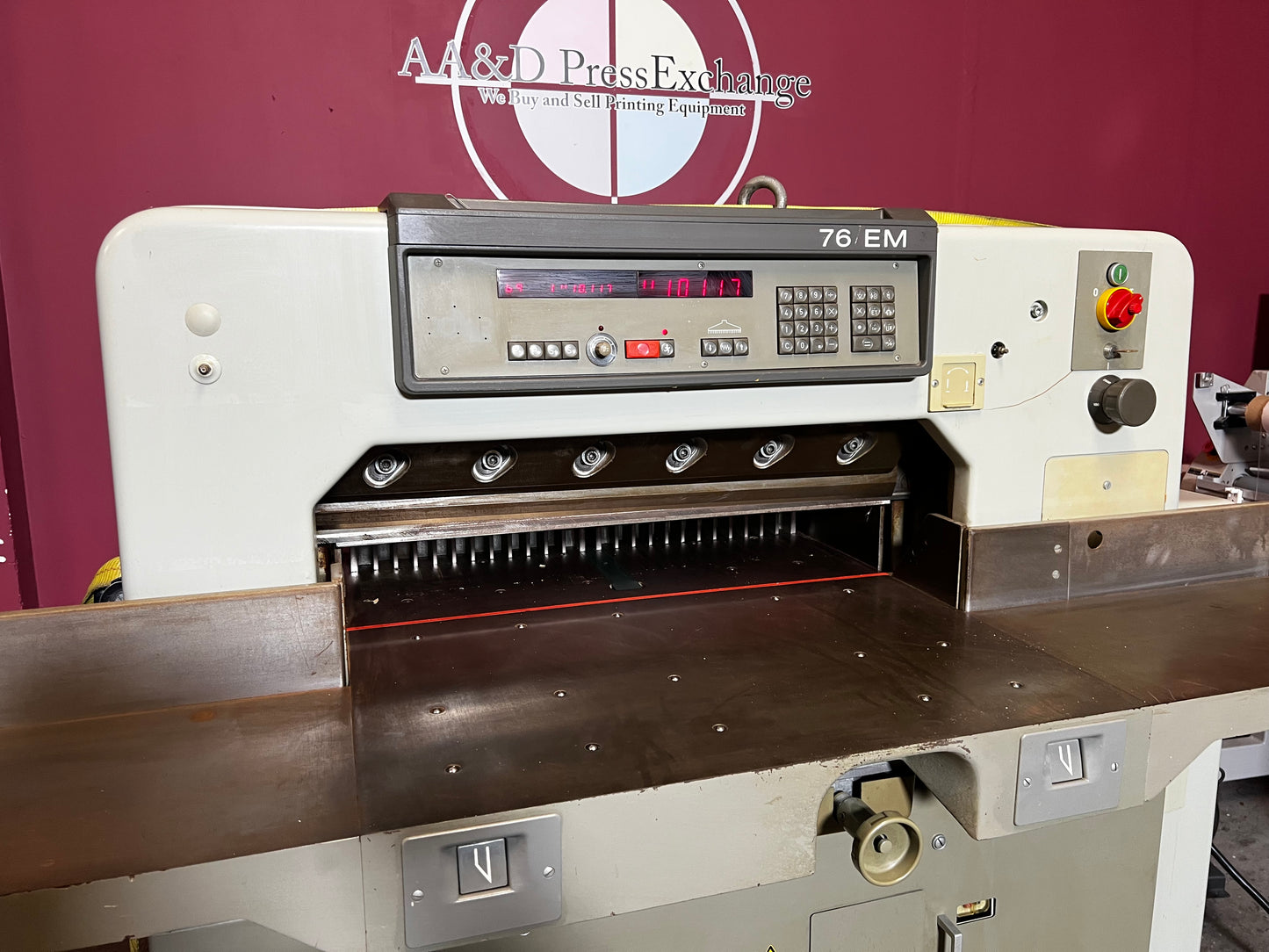 Plockmatic 76em paper cutter