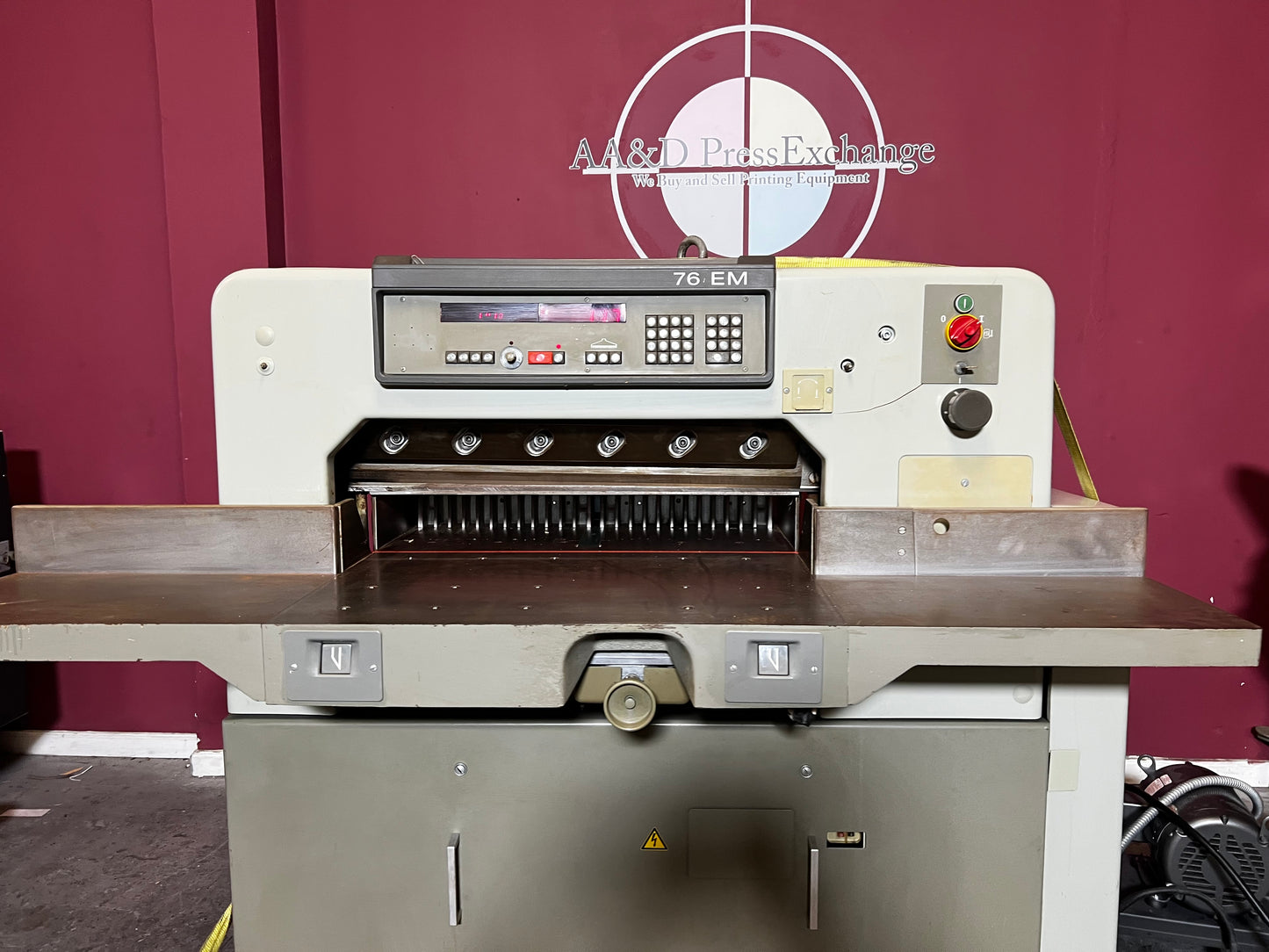 Plockmatic 76em paper cutter