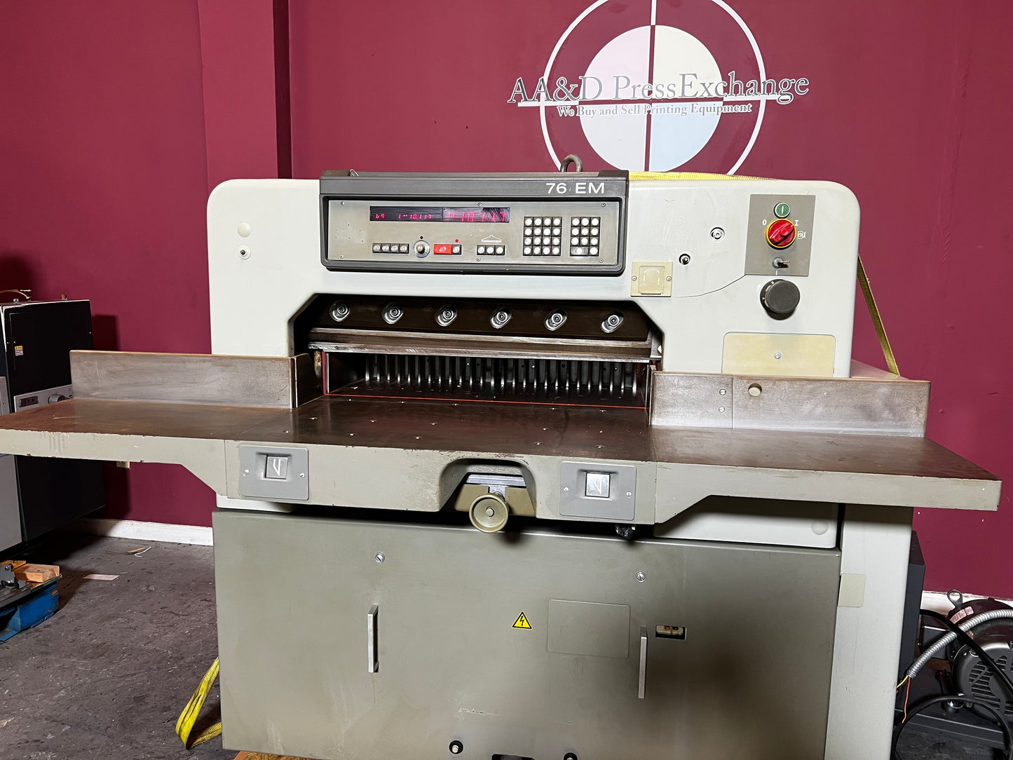 Plockmatic 76em paper cutter