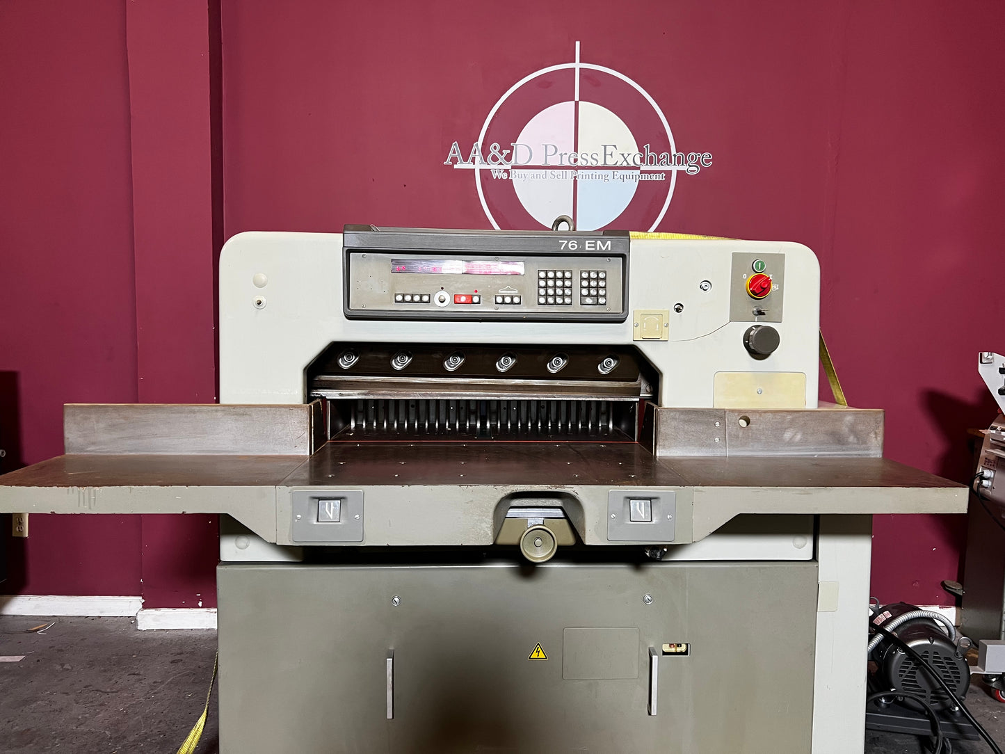 Plockmatic 76em paper cutter