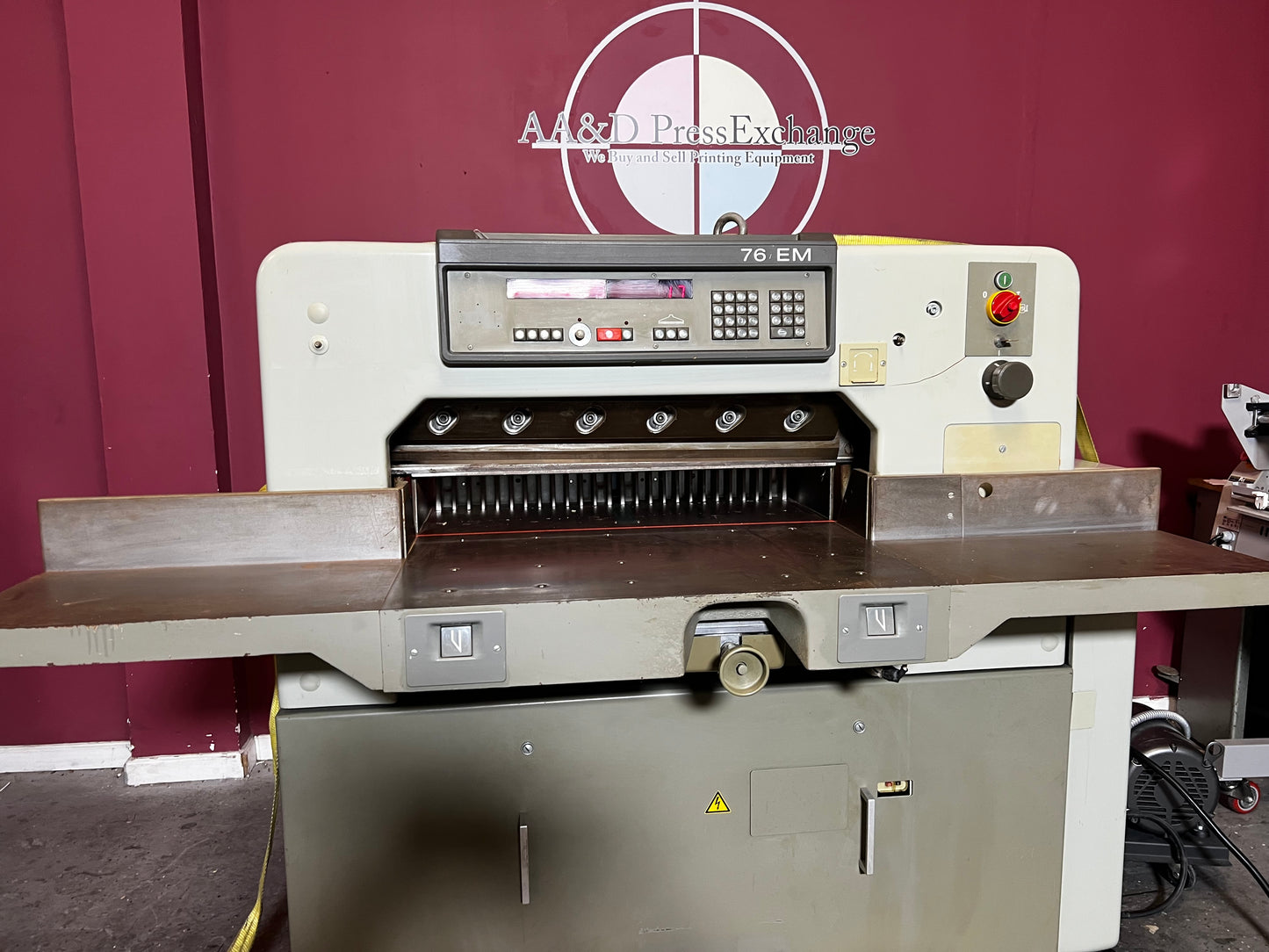 Plockmatic 76em paper cutter