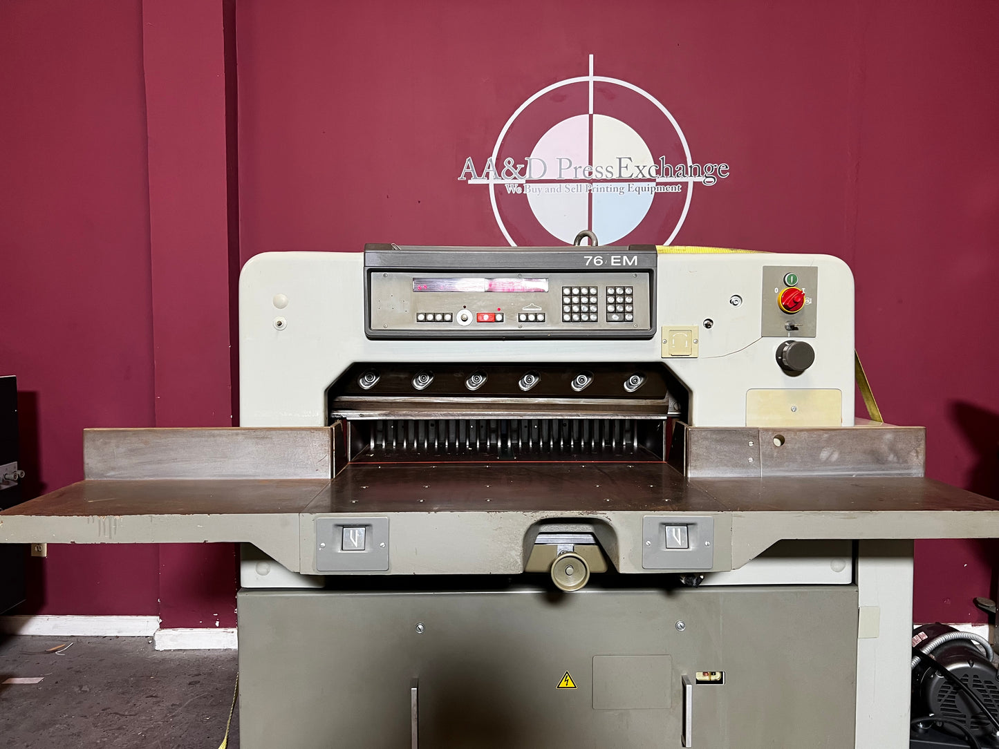 Plockmatic 76em paper cutter