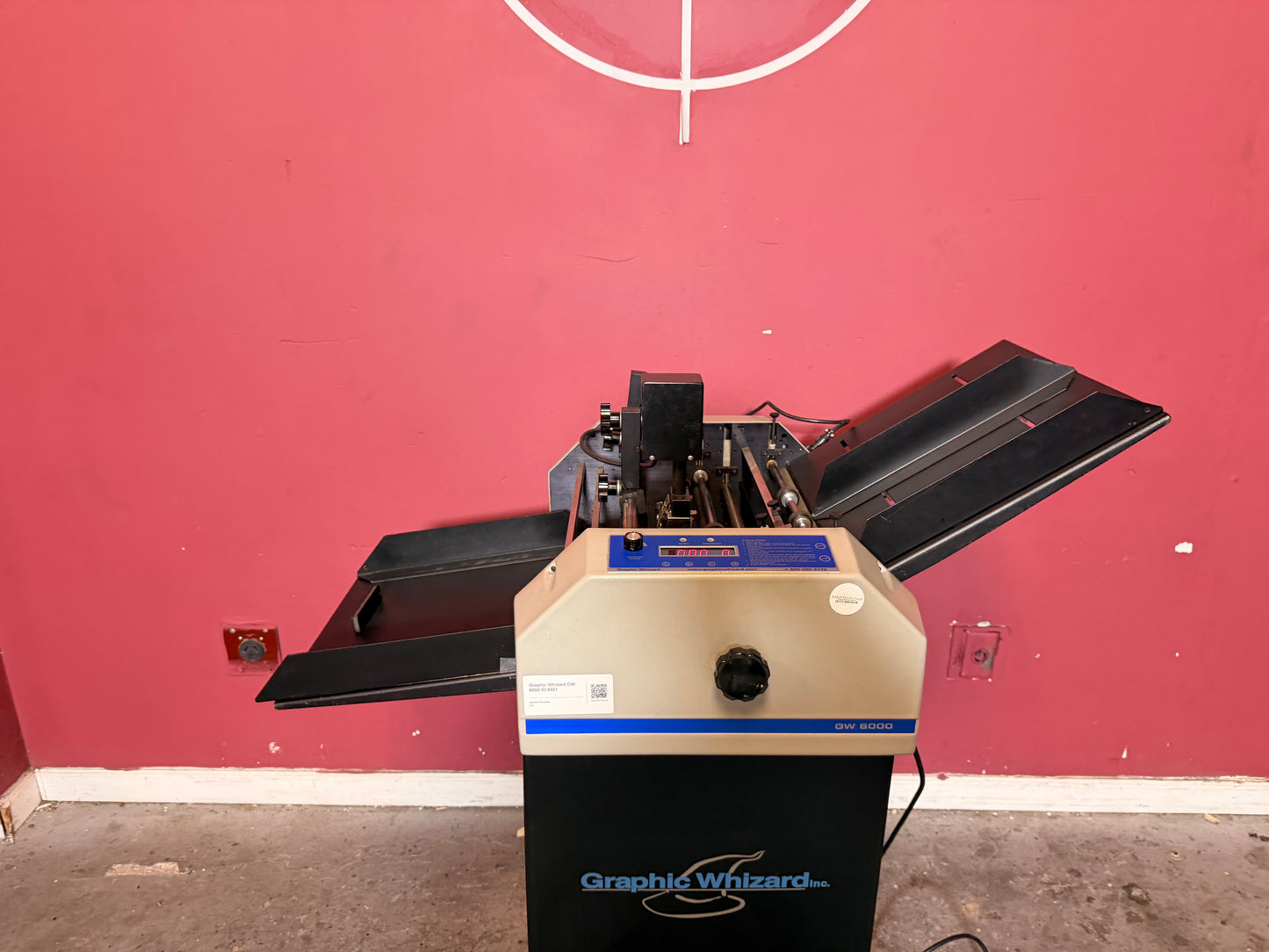 Used Graphic Whizard GW6000 slitting and numbering machine close-up of feed rollers – AA&D PressExchange