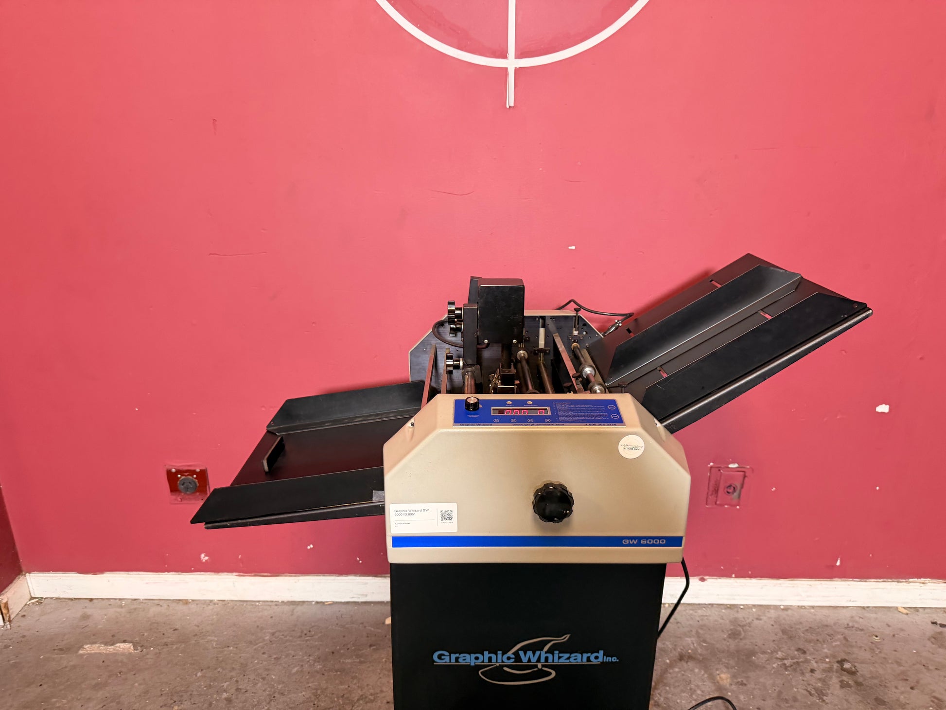 Used Graphic Whizard GW6000 slitting and numbering machine close-up of feed rollers – AA&D PressExchange