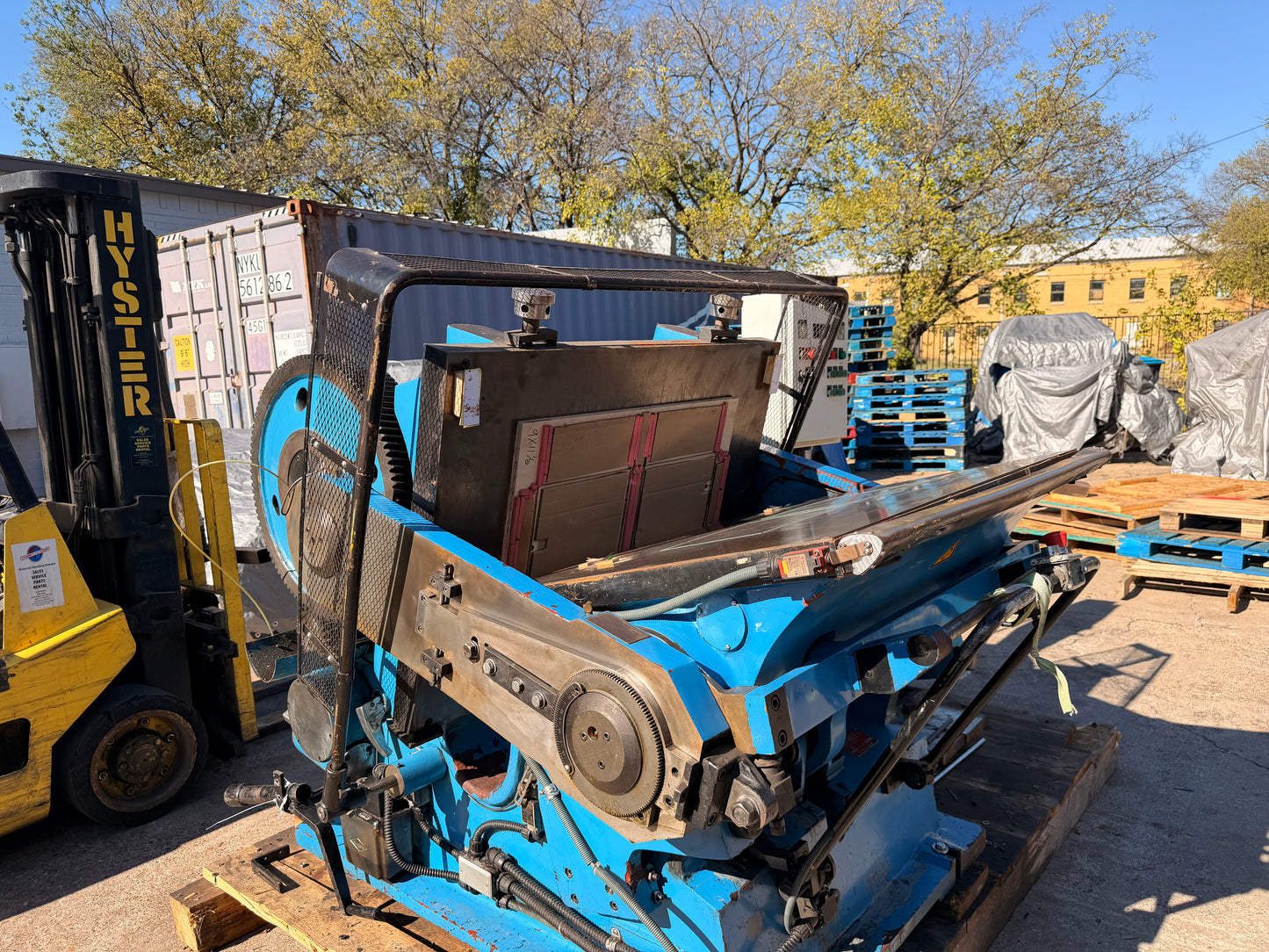 Used Standard Paper Box 29x42 clamshell die cutter by AA&D PressExchange – front view