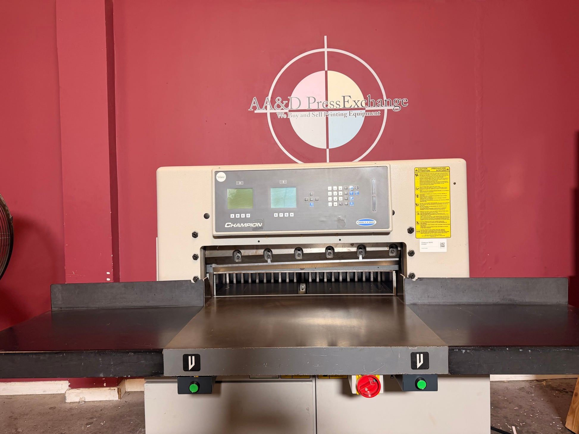 Challenge 305 XG industrial cutting table bed heavy-duty support platform for sale bindery workflow production machine
