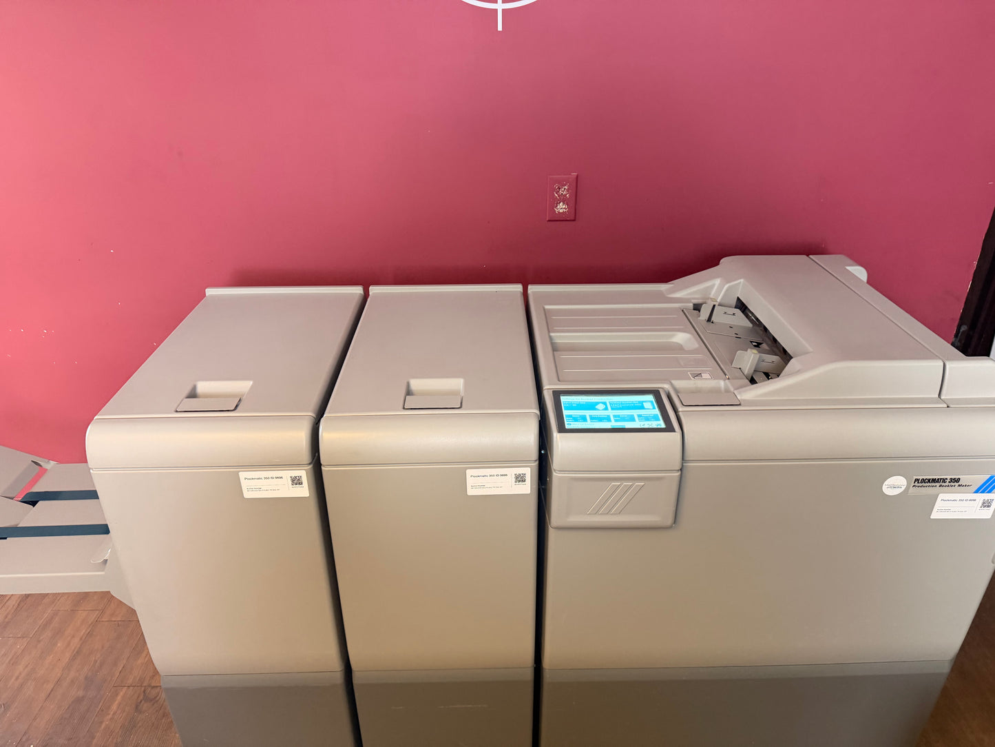 340k Meter Warranty! Plockmatic 350 Stitch/Fold/Square Back/Trim !Video!