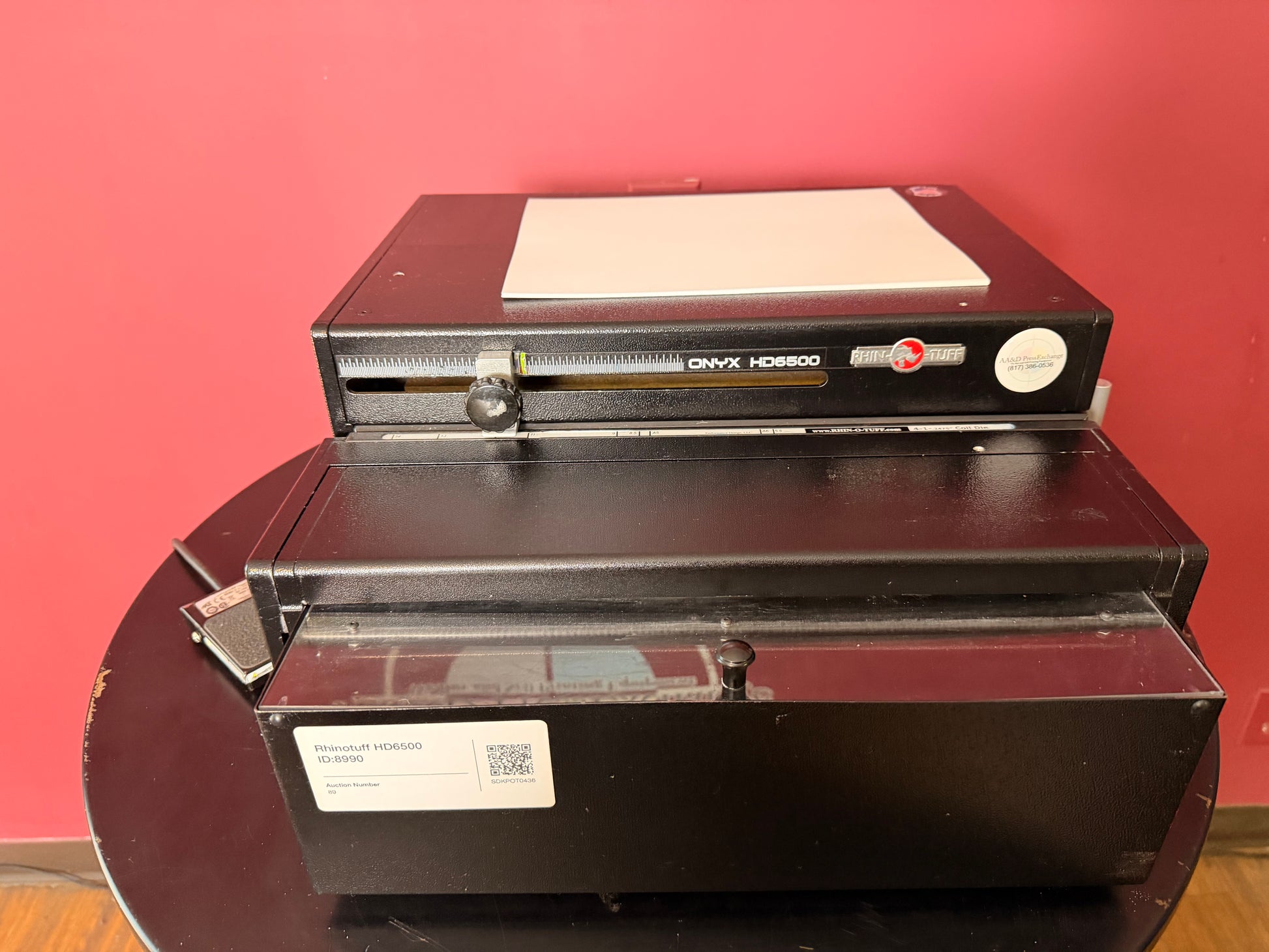 Used Rhin-O-Tuff Onyx 6500 4:1 Die close-up of 4:1 pitch oval die – AA&D PressExchange