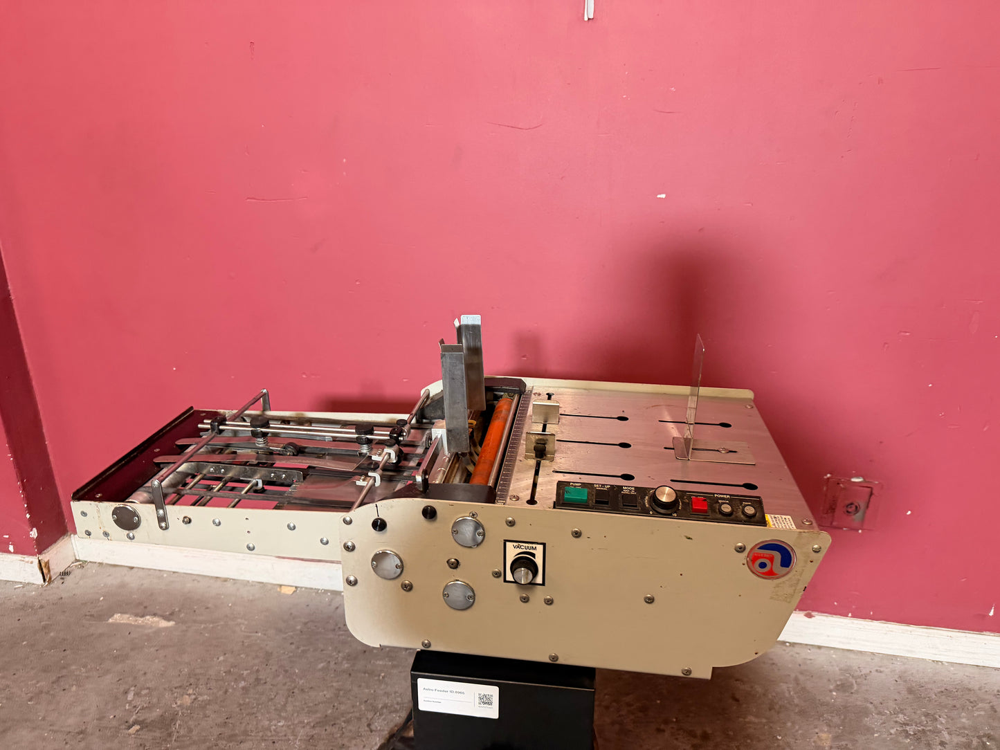 Astro envelope feeder