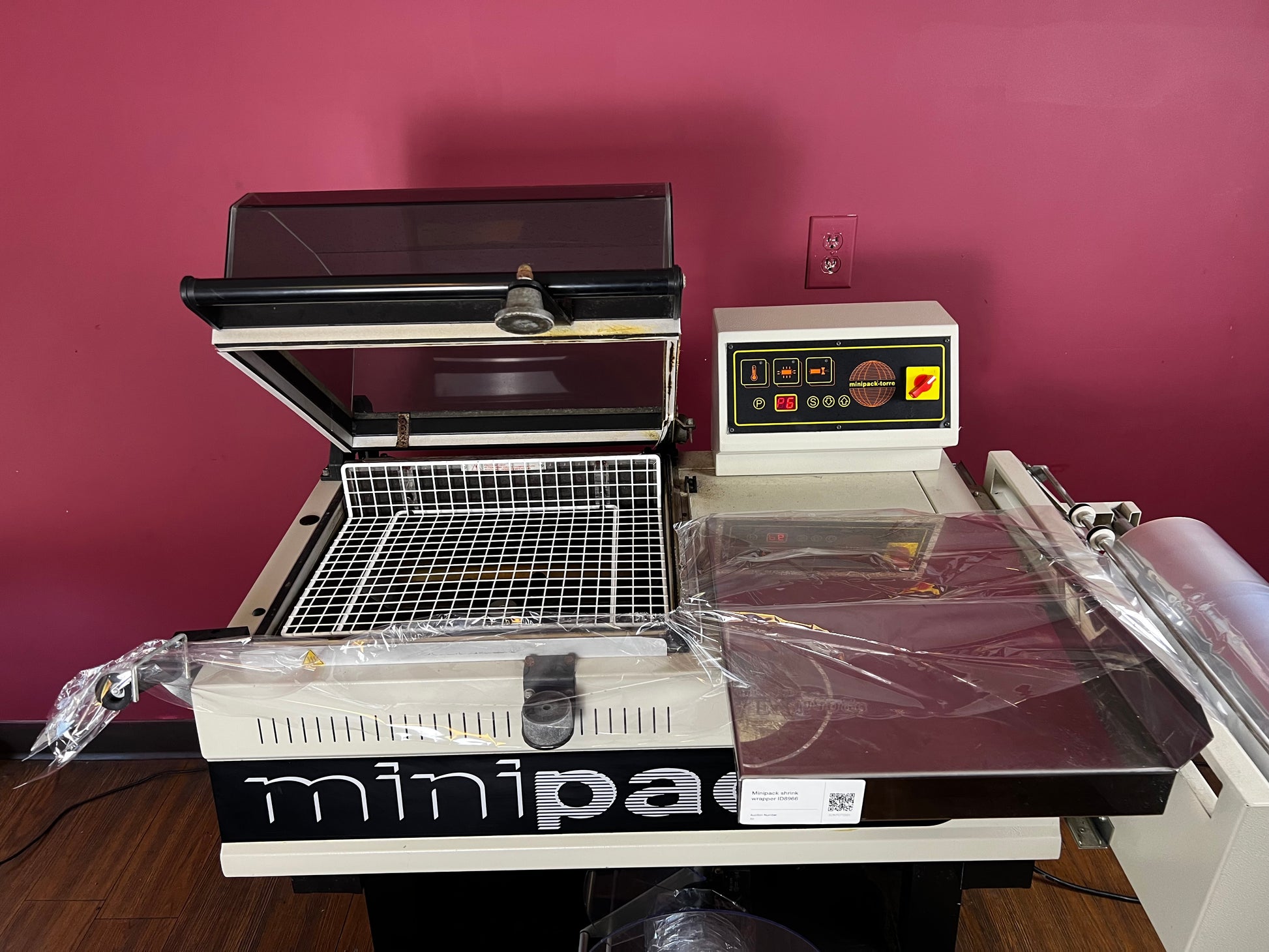 Used Minipack FM-75 Digit chamber shrink wrapper with transport belt | AA&D PressExchange