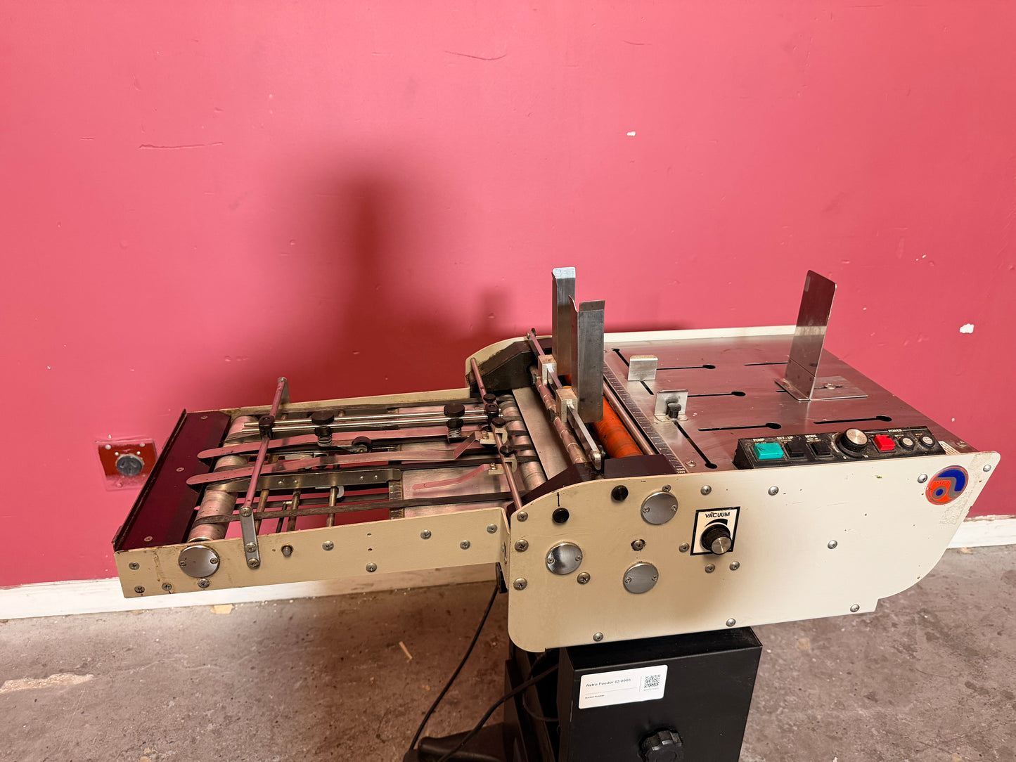 Astro envelope feeder