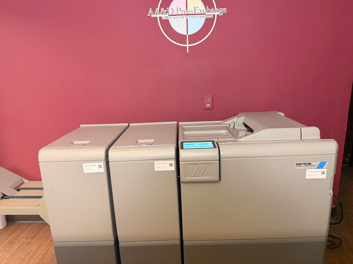 208k Meter Warranty! Plockmatic 350 Stitch/Fold/Square Back/Trim !Video!