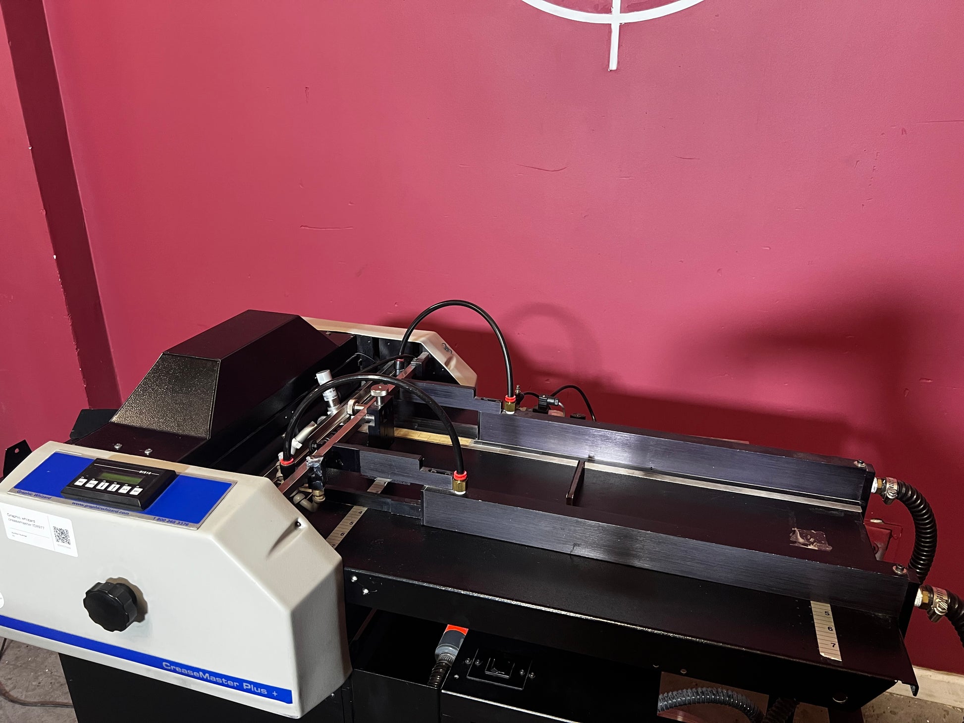 Used Graphic Whizard Creasemaster Plus creasing and perforation unit side angle – AA&D PressExchange
