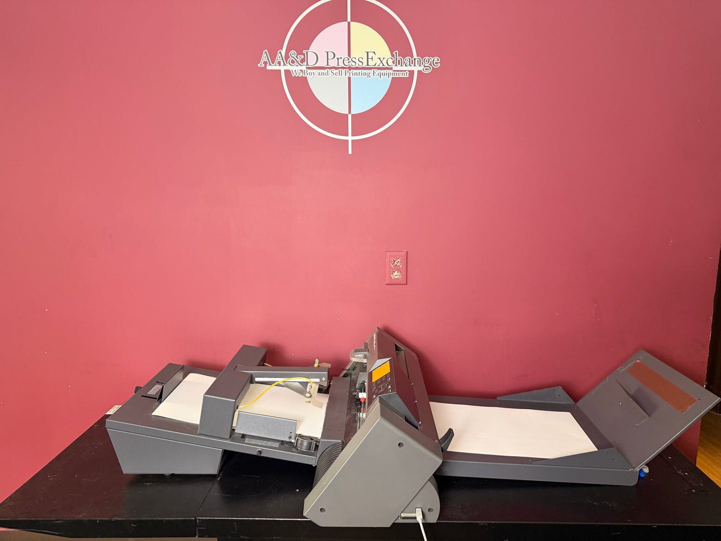 Used Graphtec CE-6000-40 Plus F-Mark Feeder precise cutting for door hangers and labels