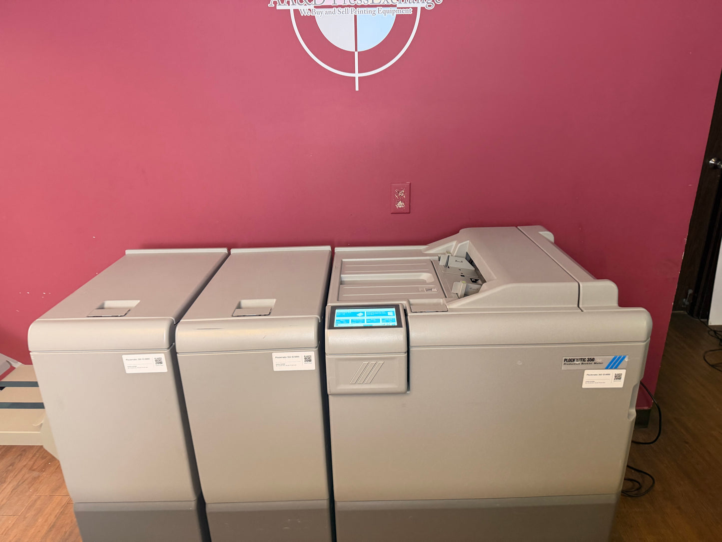 208k Meter Warranty! Plockmatic 350 Stitch/Fold/Square Back/Trim !Video!