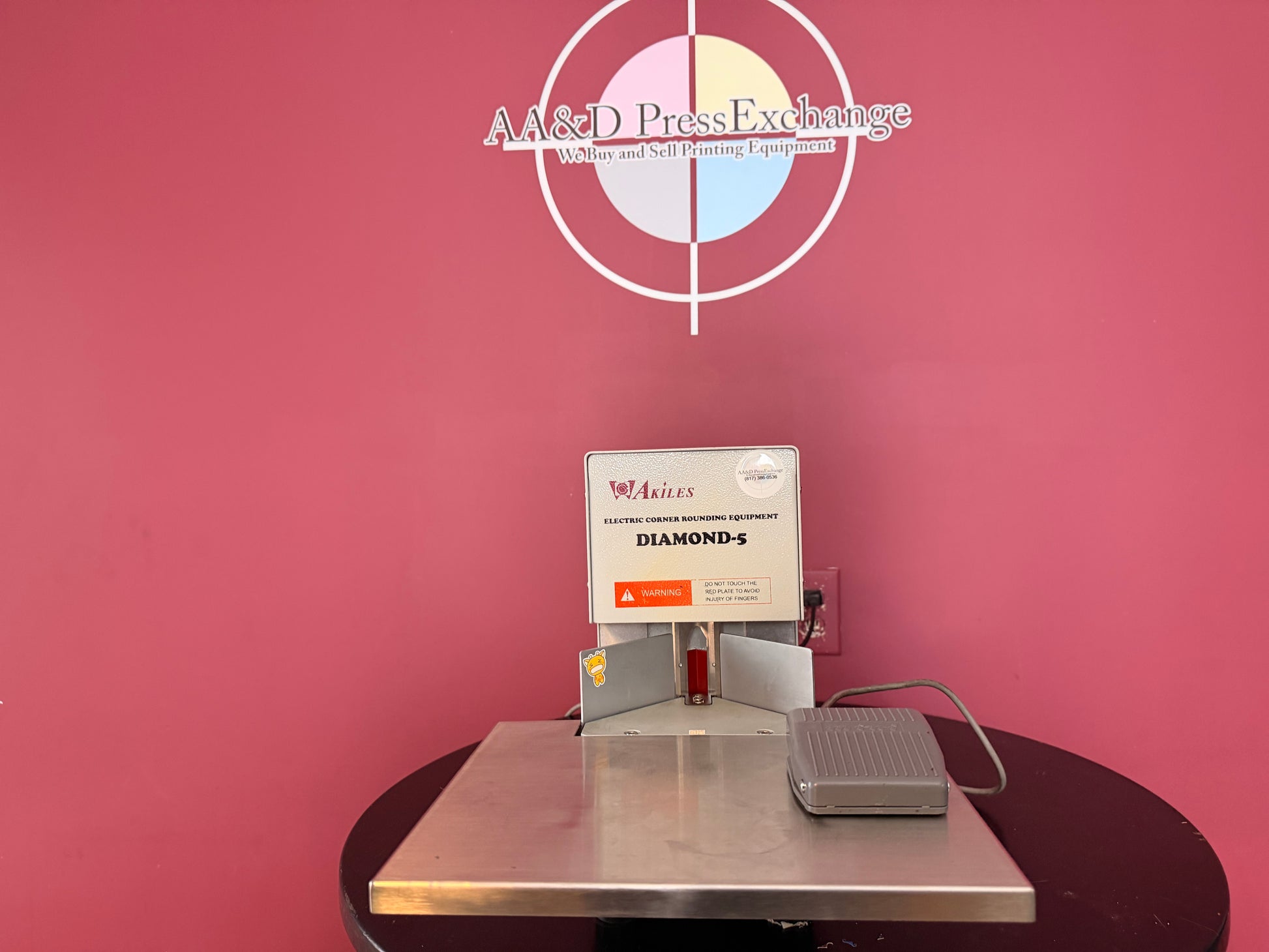 Used Akiles Diamond-5 corner rounder top view with interchangeable die opening – AA&D PressExchange