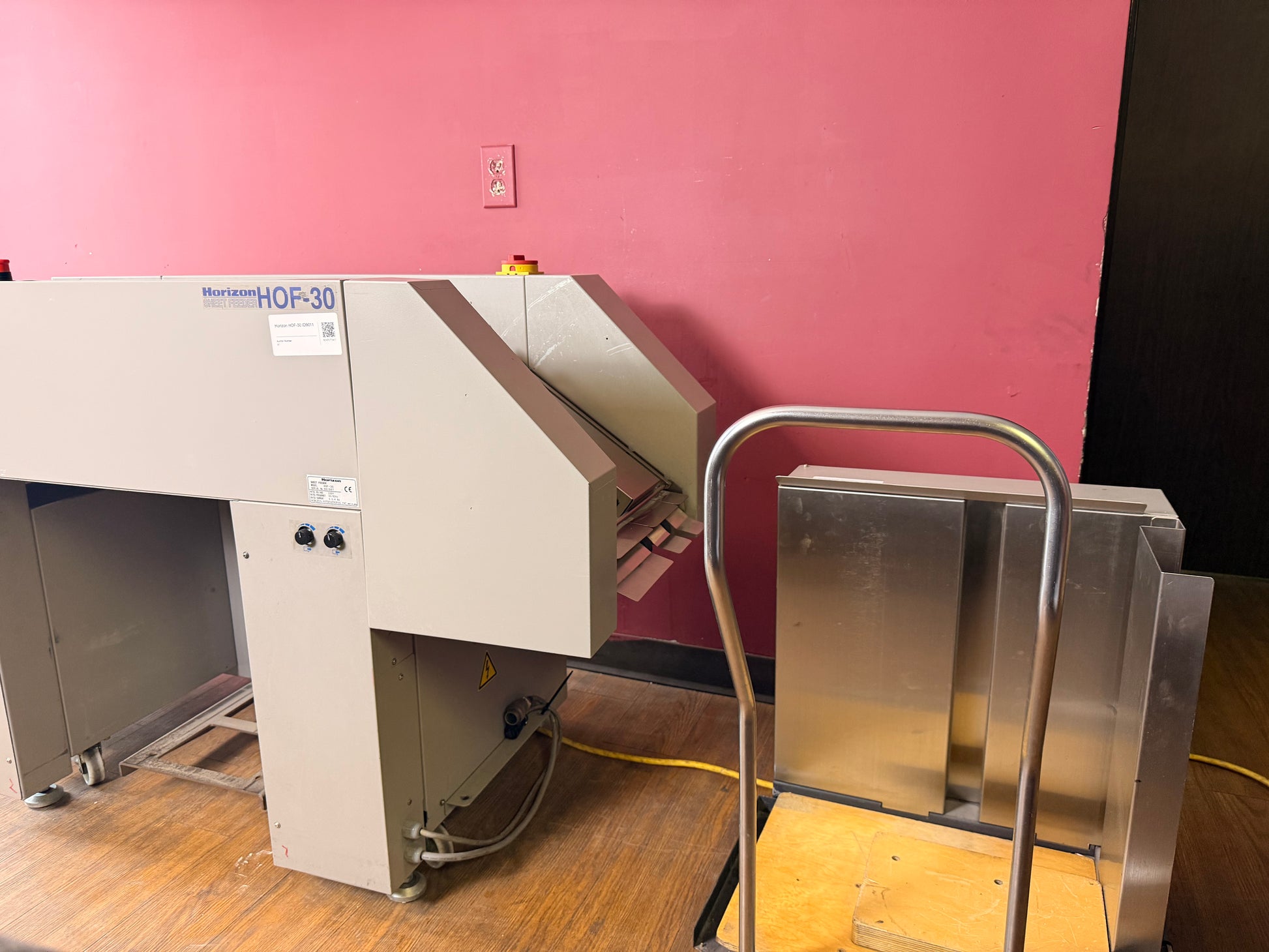 Used Horizon HOF-30 High Speed Off-Line Feeder sheet feeder unit for bookletmaking lines