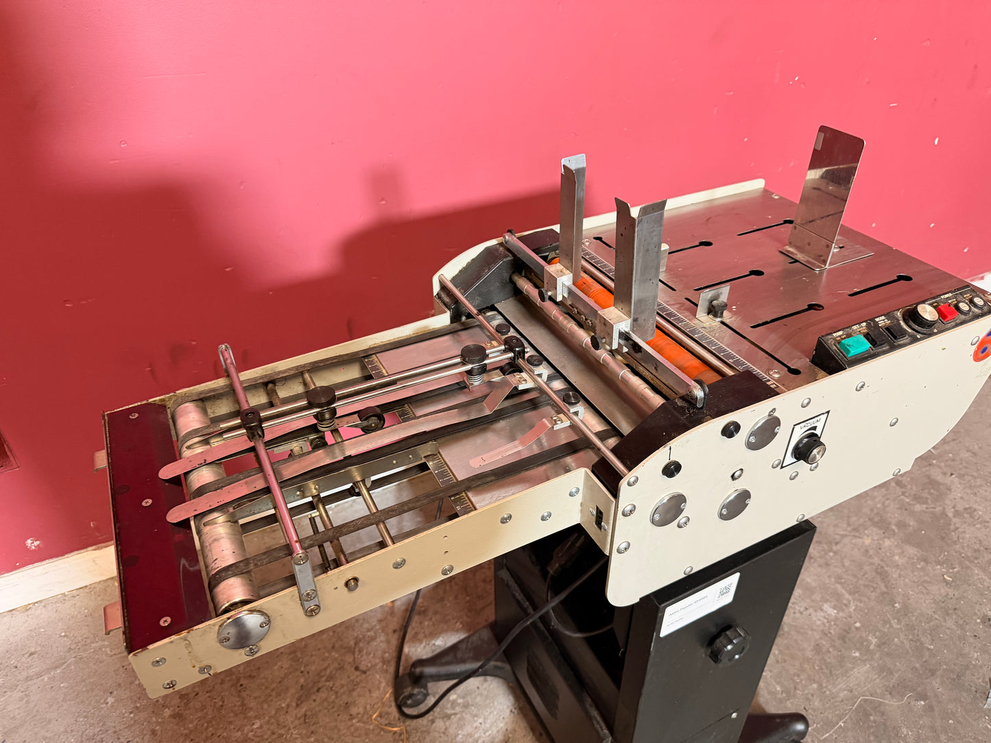 Astro envelope feeder