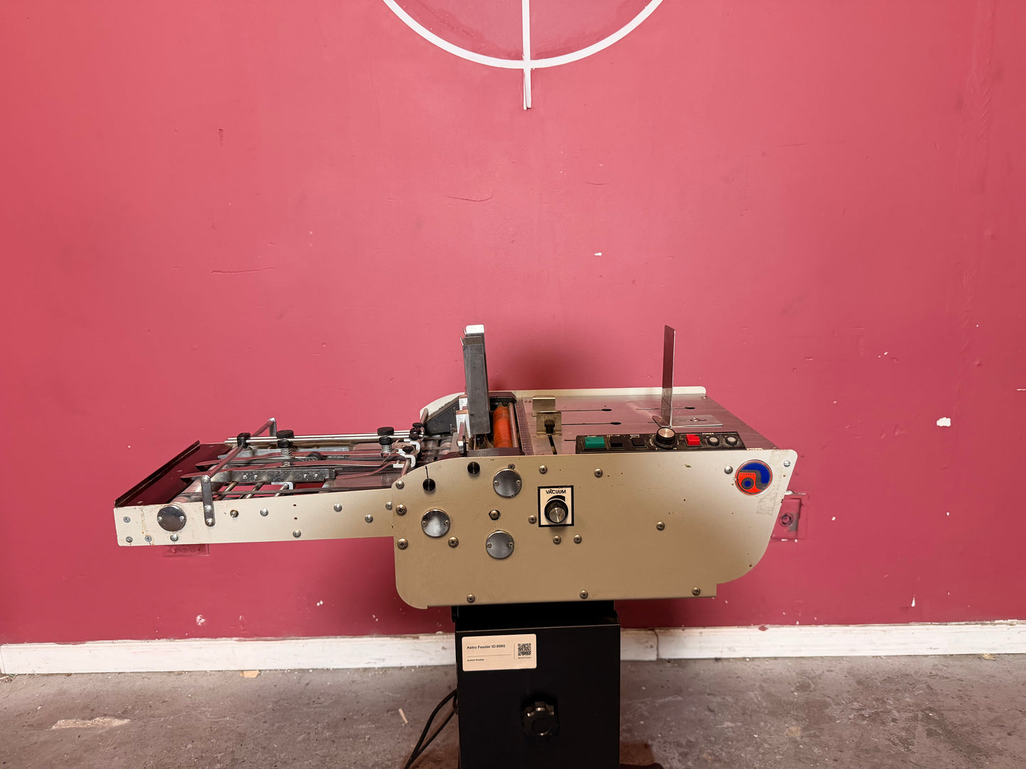 Astro envelope feeder