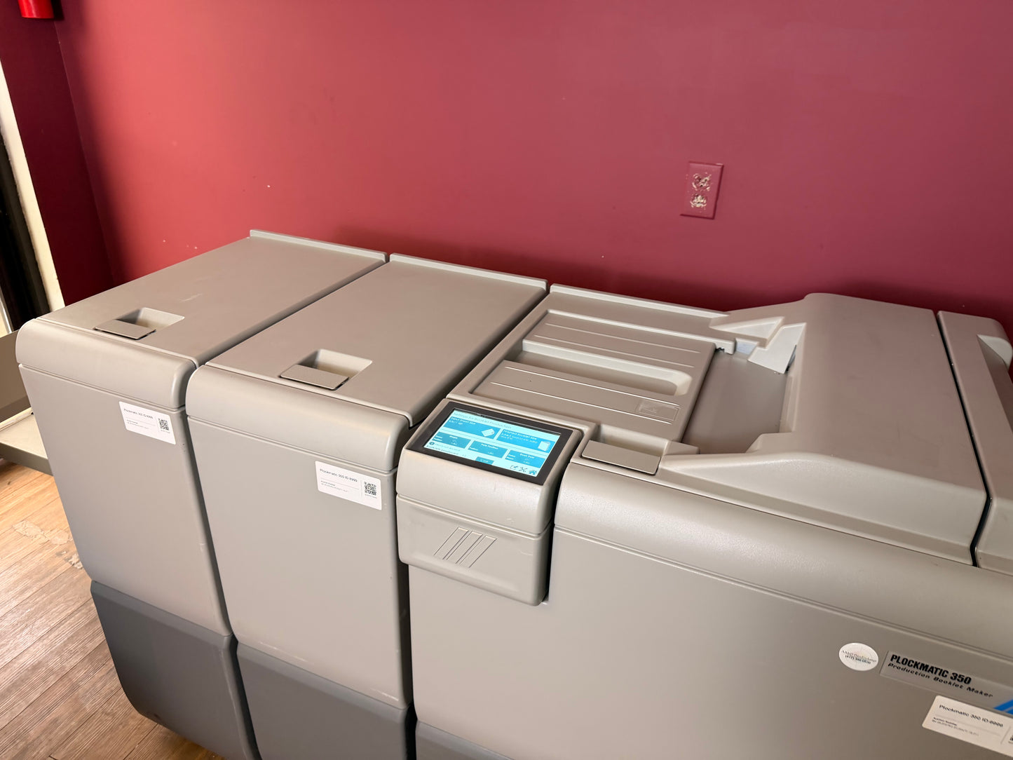 26k Meter Warranty! Plockmatic 350 Stitch/Fold/Square Back/Trim !Video!