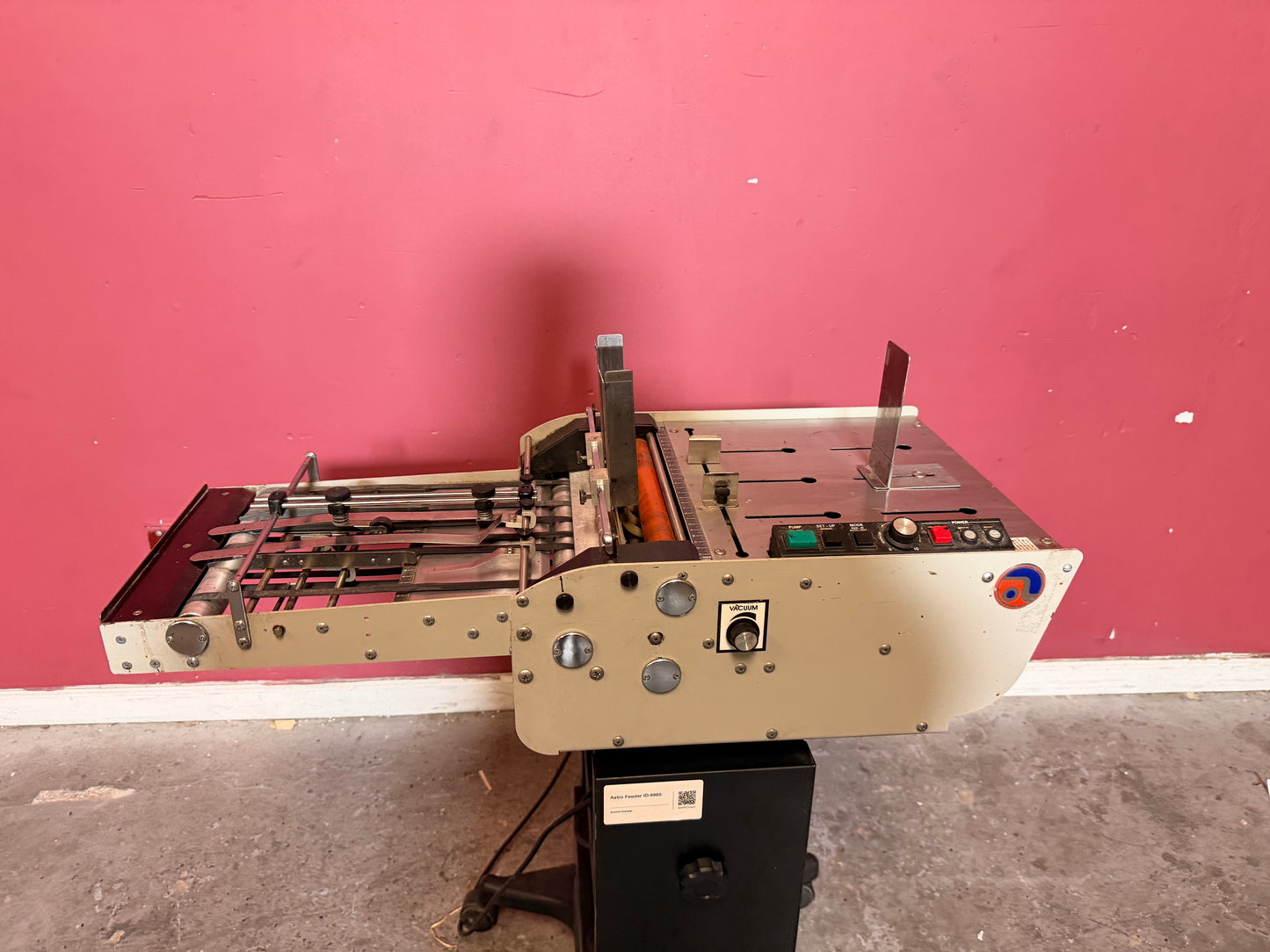 Astro envelope feeder