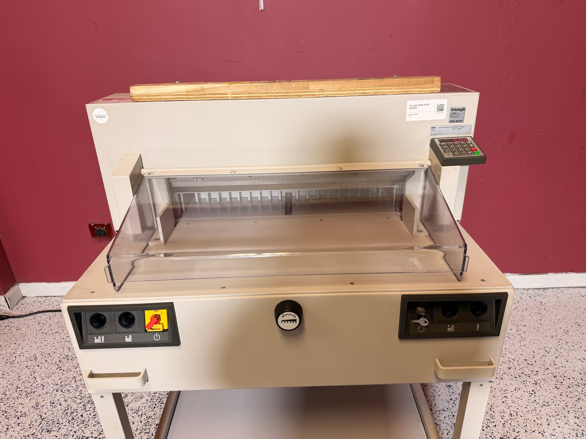 Used Triumph 6550-95 programmable cutter with Solingen HSS steel blade