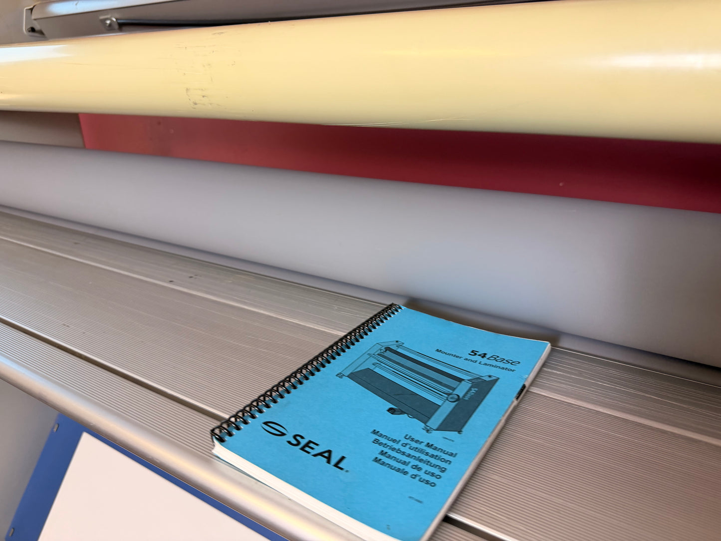 Used Seal 54 wide format laminator working surface view – AA&D PressExchange