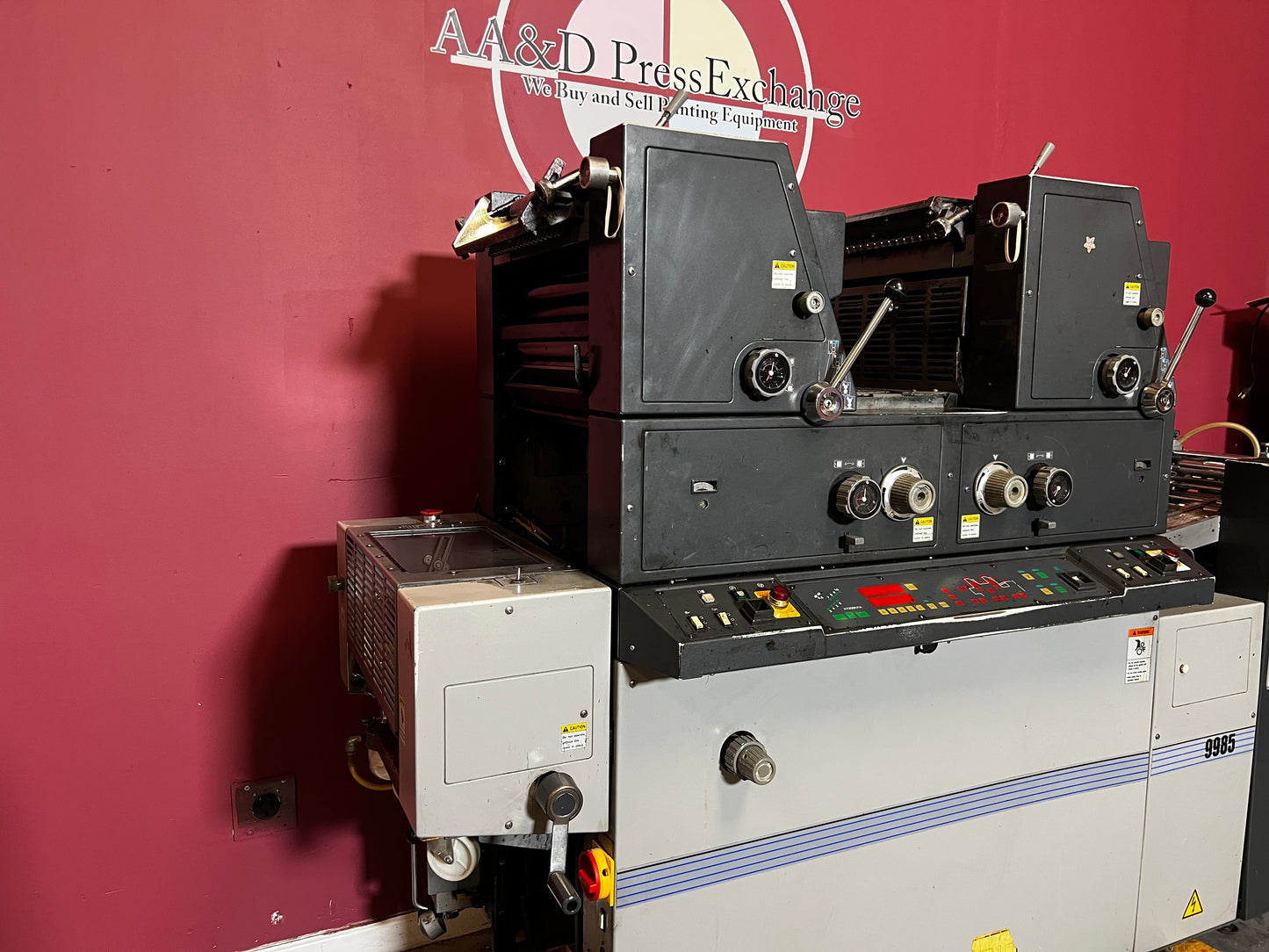 Used AB Dick 9985 True Two-Color offset printing machine with feeder section – AA&D PressExchange