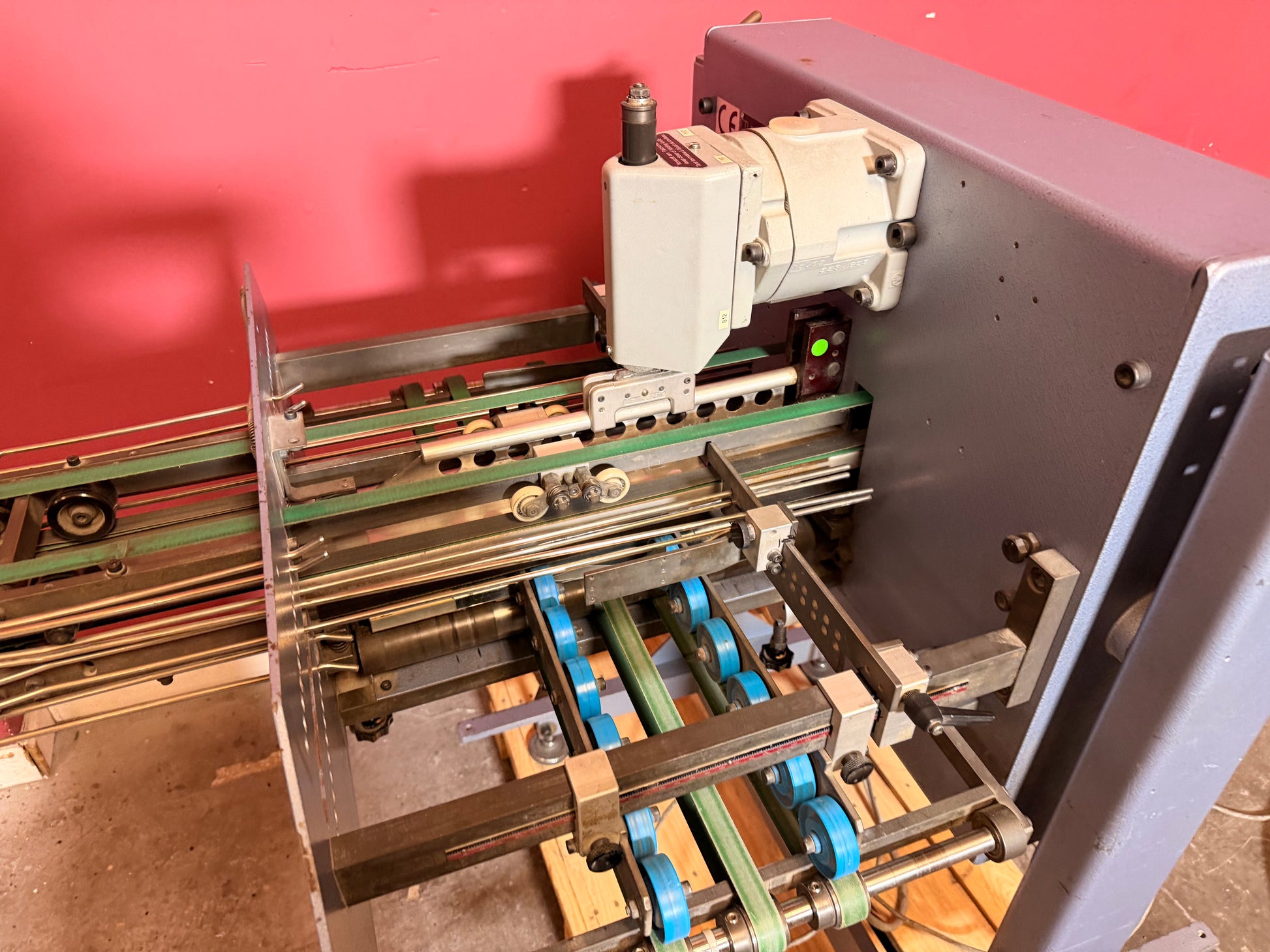 Used Heidelberg VFZ 52.2 mobile knife folding unit attached to Stahlfolder TH KH machine