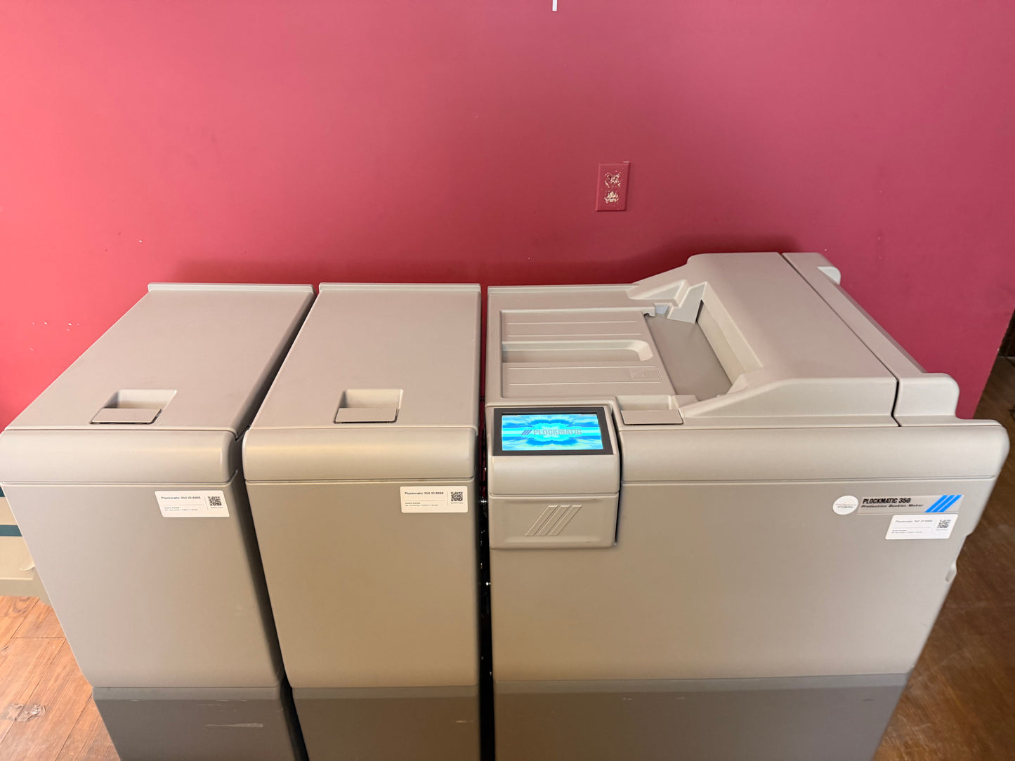 179k Meter Warranty! Plockmatic 350 Stitch/Fold/Square Back/Trim !Video!