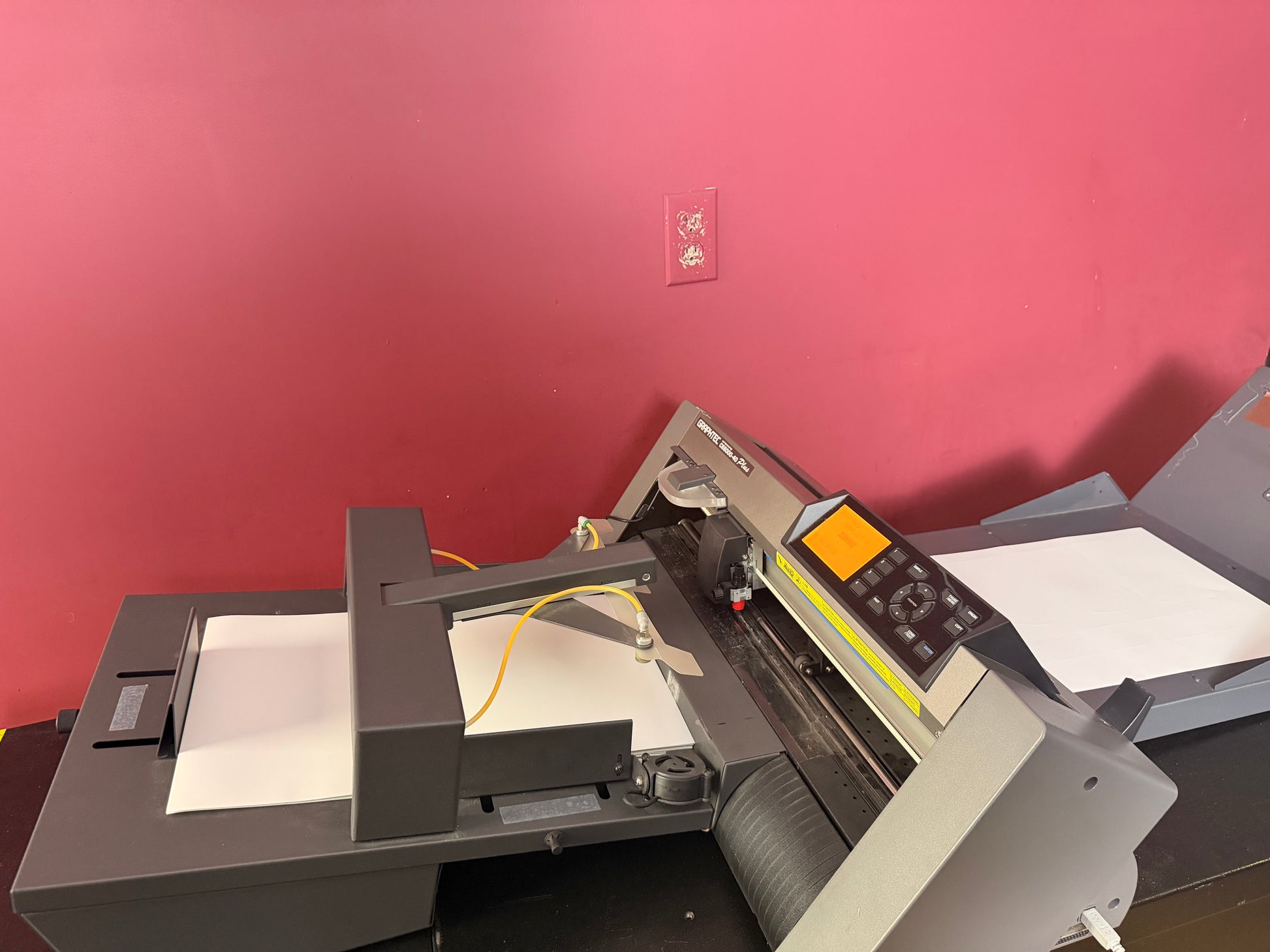 Used Graphtec CE-6000-40 Plus F-Mark Feeder high speed cutting 30 to 40 seconds per sheet