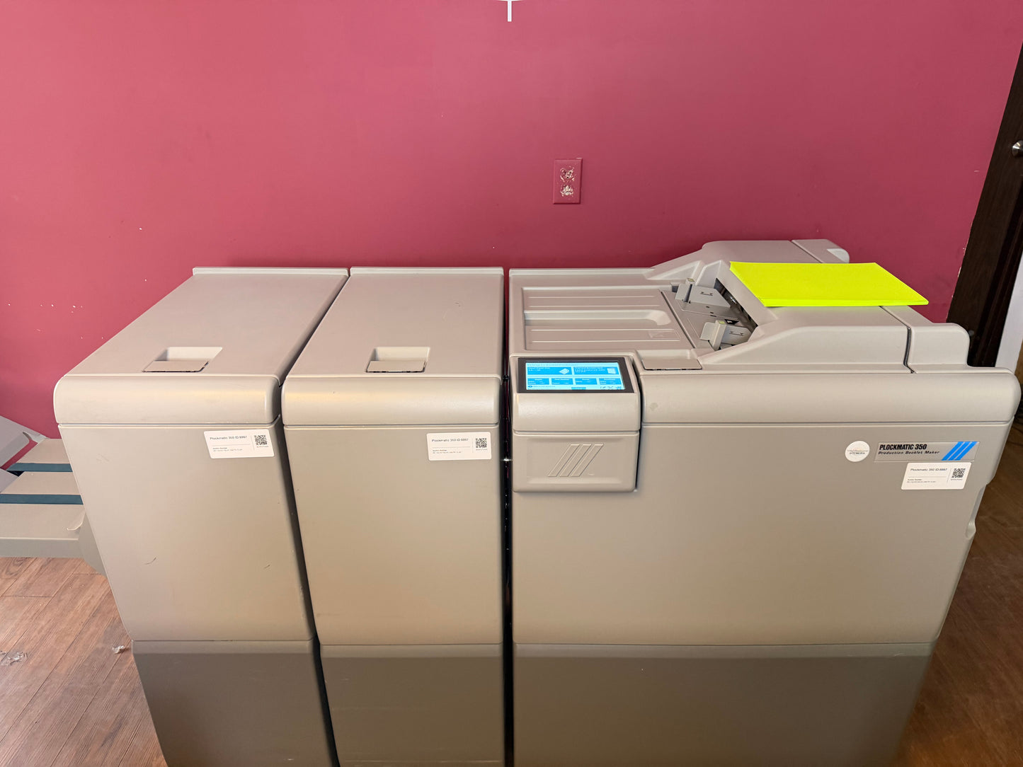 143k Meter Warranty! Plockmatic 350 Stitch/Fold/Square Back/Trim !Video!