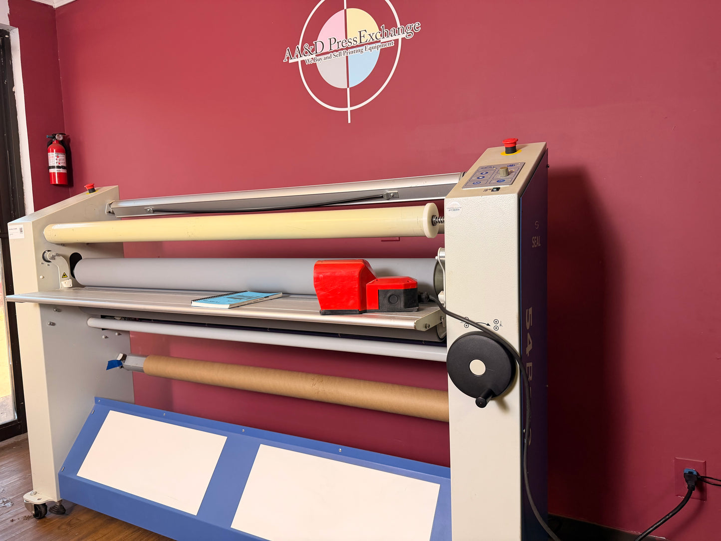 Used Seal 54 wide format laminator mounting capability view – AA&D PressExchange
