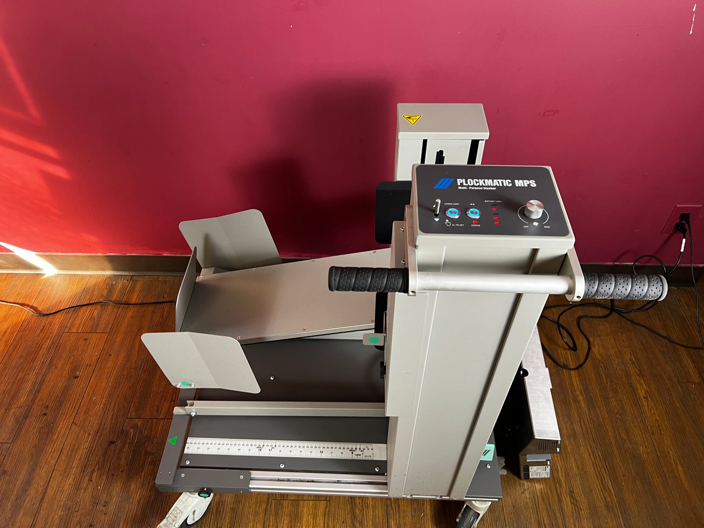 Used Plockmatic MPS Multi-Purpose Stacker with stacked oversized sheets for efficient workflow – AA&D PressExchange