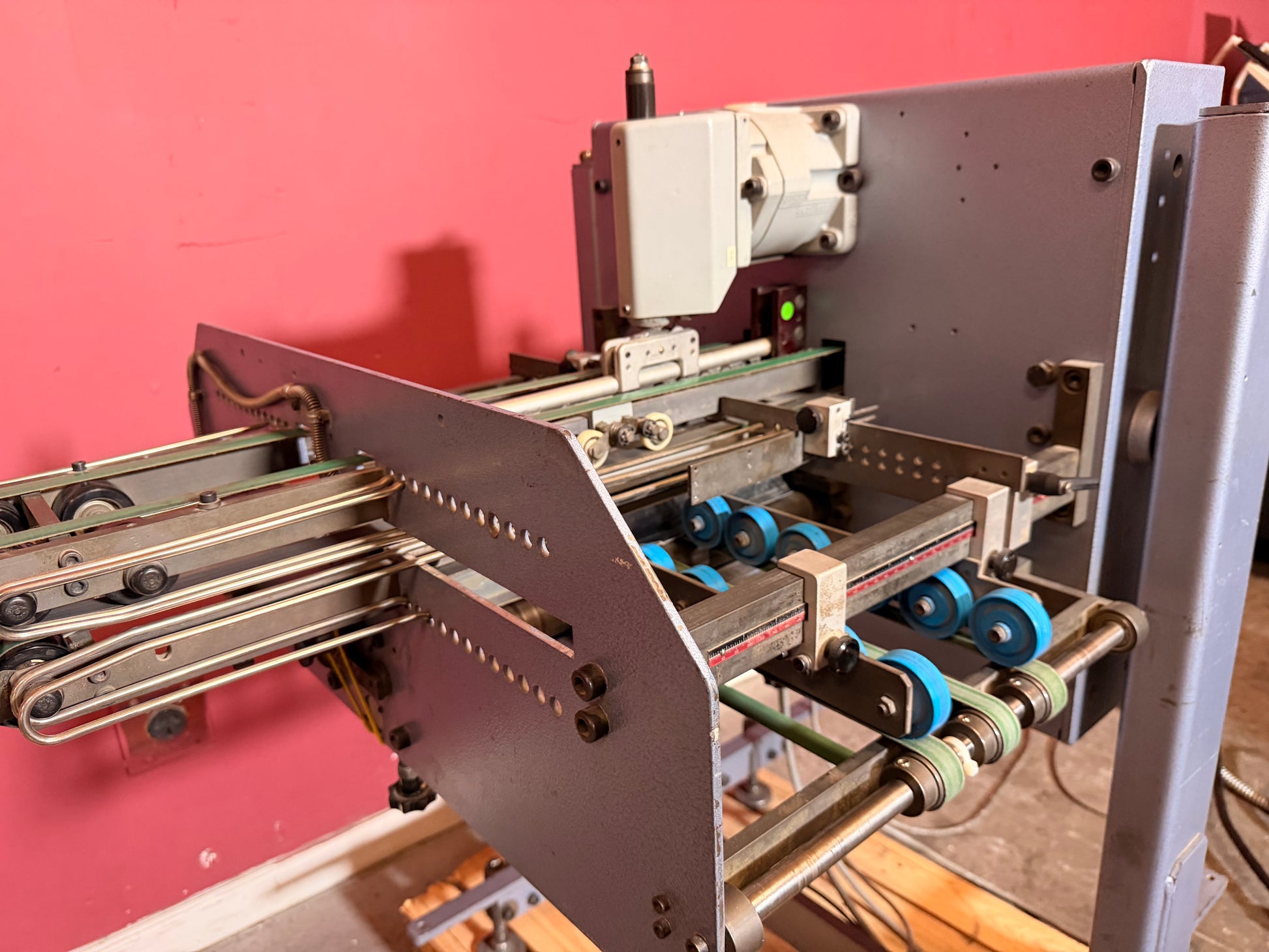 Used Heidelberg knife folding unit operator friendly U configuration folding machine