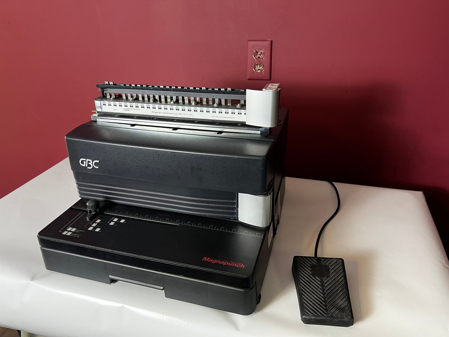 Used GBC Magnapunch binding punch machine with 4:1 Die – AA&D PressExchange