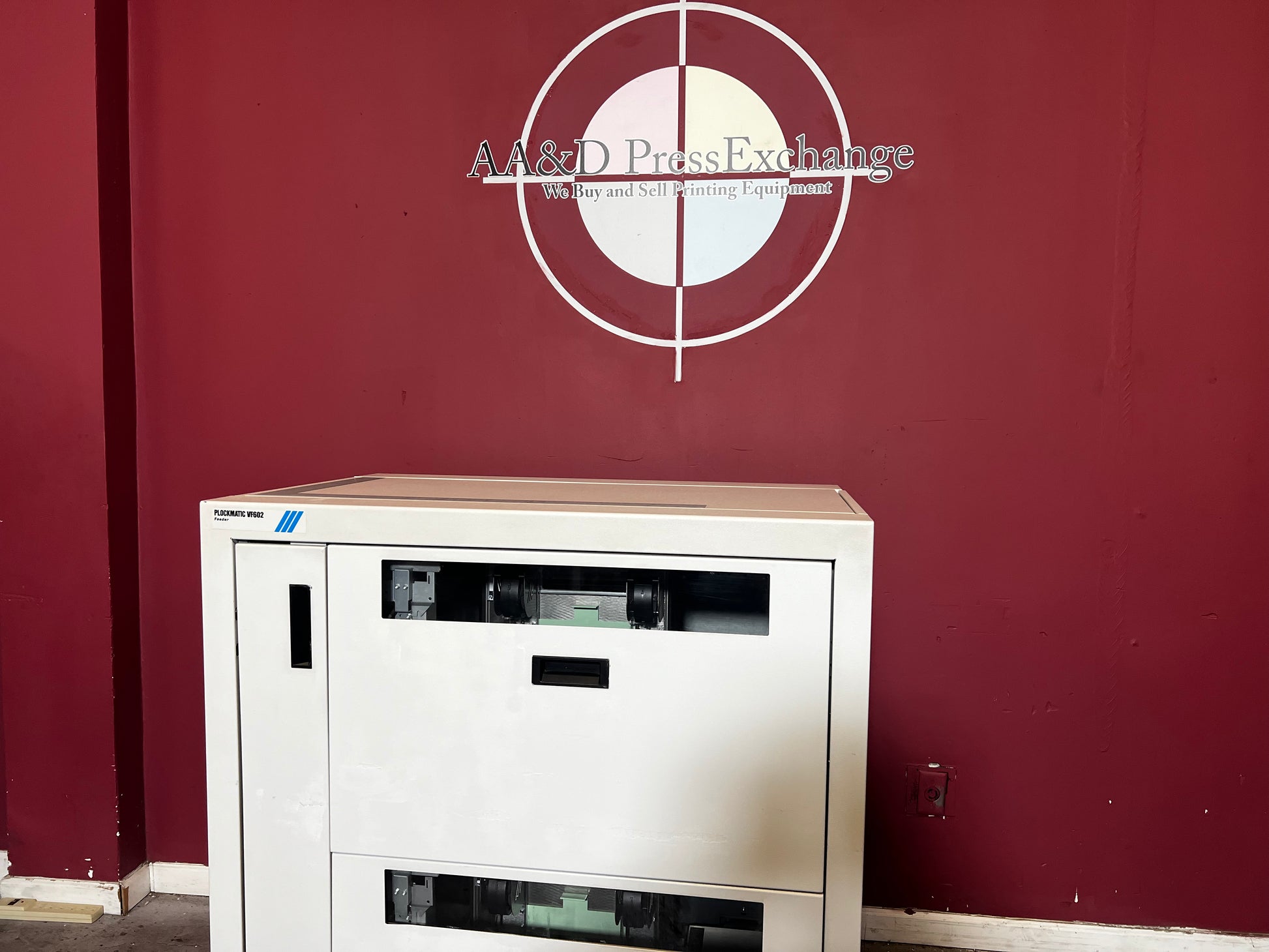Used Plockmatic VF602 dual-bin vacuum feeder front view used with booklet makers – AA&D PressExchange