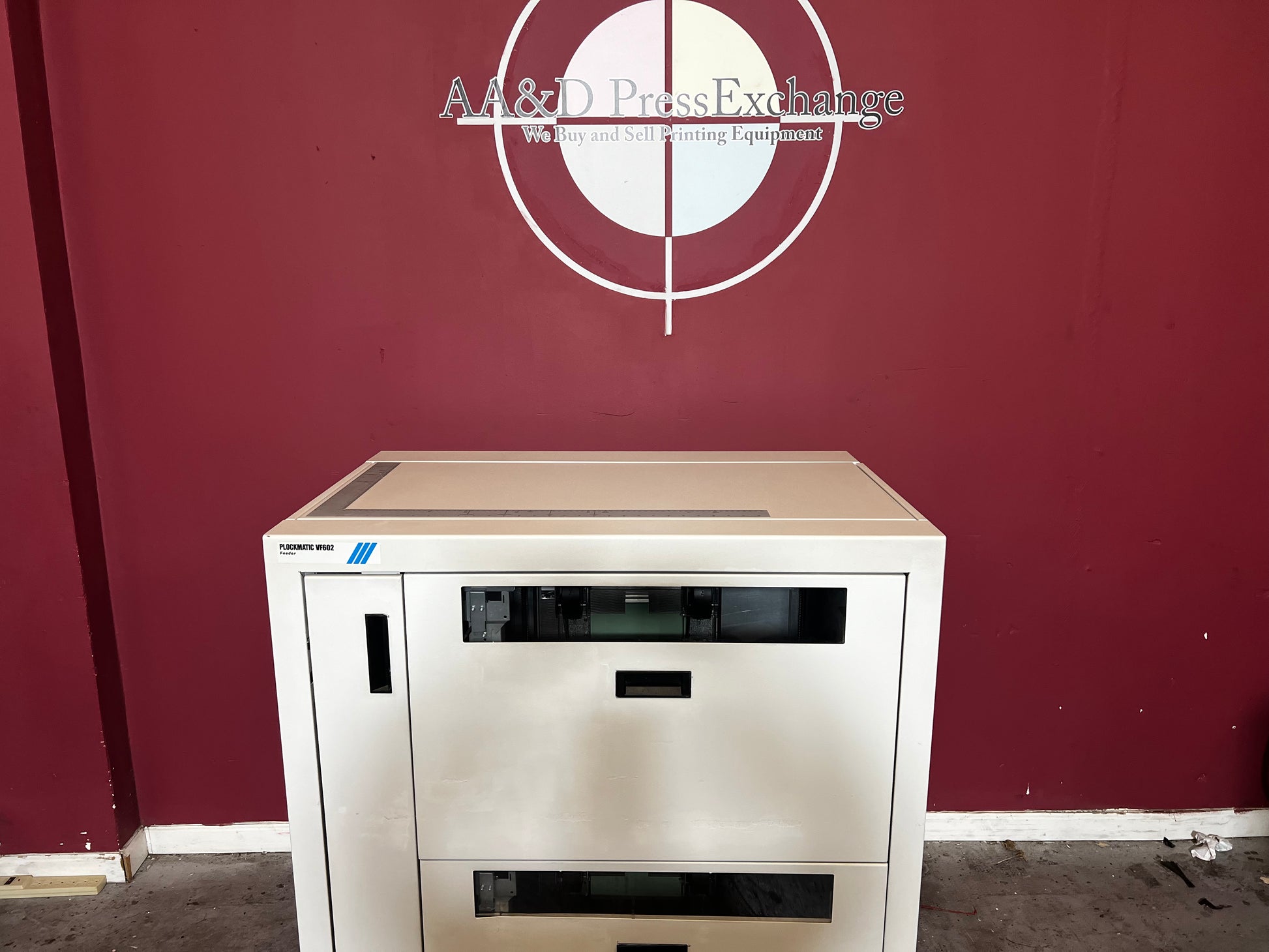 Used Plockmatic VF602 vacuum feeder close-up of feeding heads and media separation – AA&D PressExchange